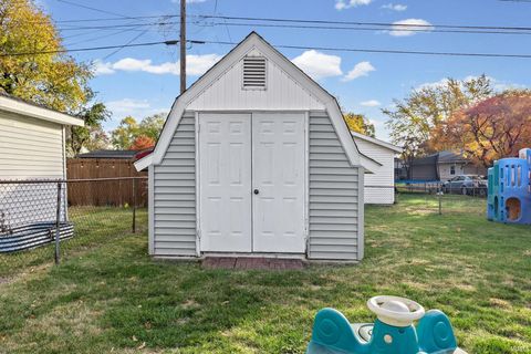 Tiny photo for 2605 Oxford Street, Lafayette, IN 47909 (MLS # 202545786)