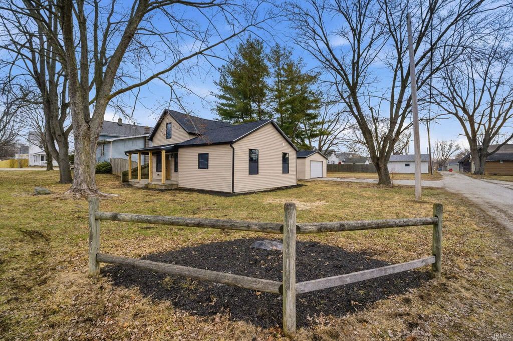 Photo of 207 Elm Street, Mulberry, IN 46058 (MLS # 202607684)