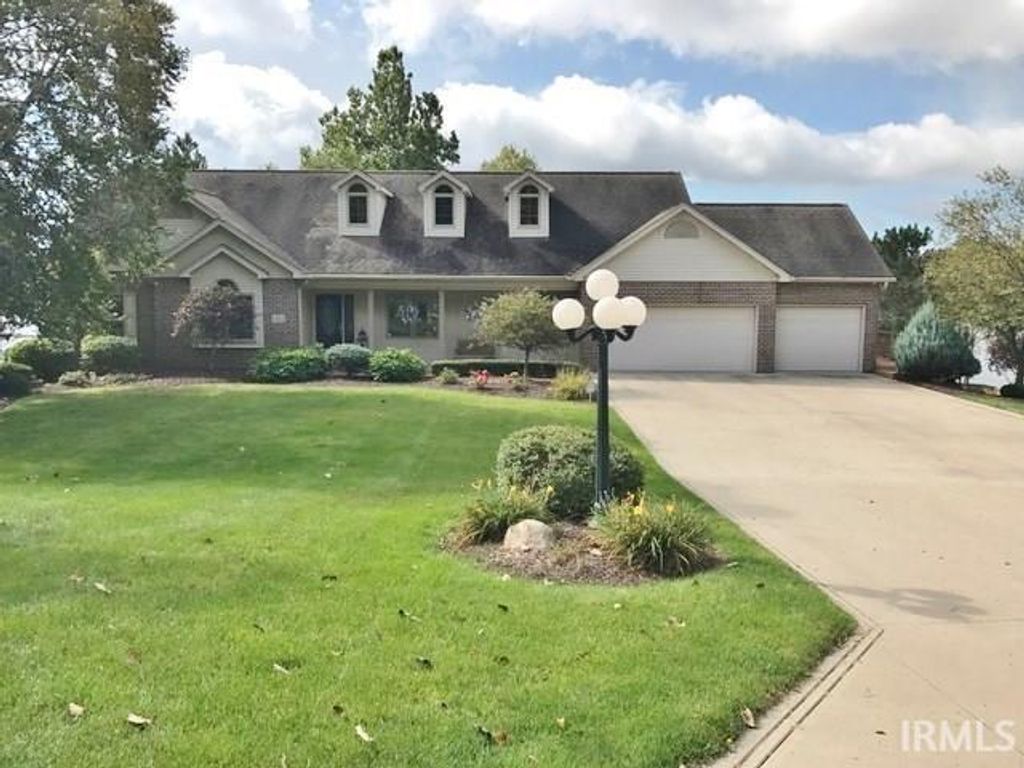 Photo of 1425 Lakeside Drive, Kendallville, IN 46755 (MLS # 202546478)