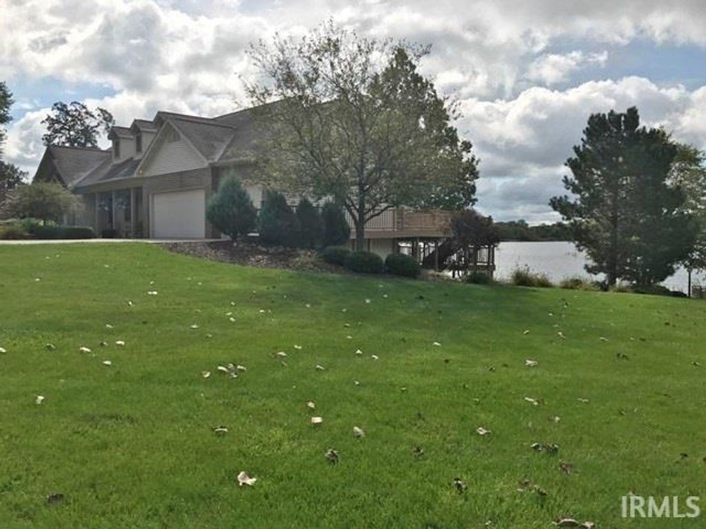 Photo of 1425 Lakeside Drive, Kendallville, IN 46755 (MLS # 202546478)