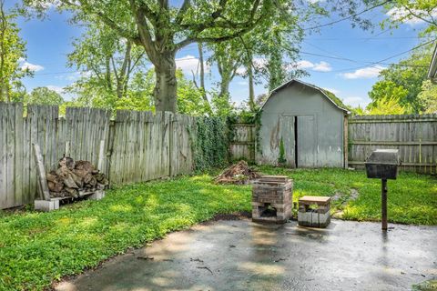 Tiny photo for 201 W Navajo Street, West Lafayette, IN 47906 (MLS # 202624172)