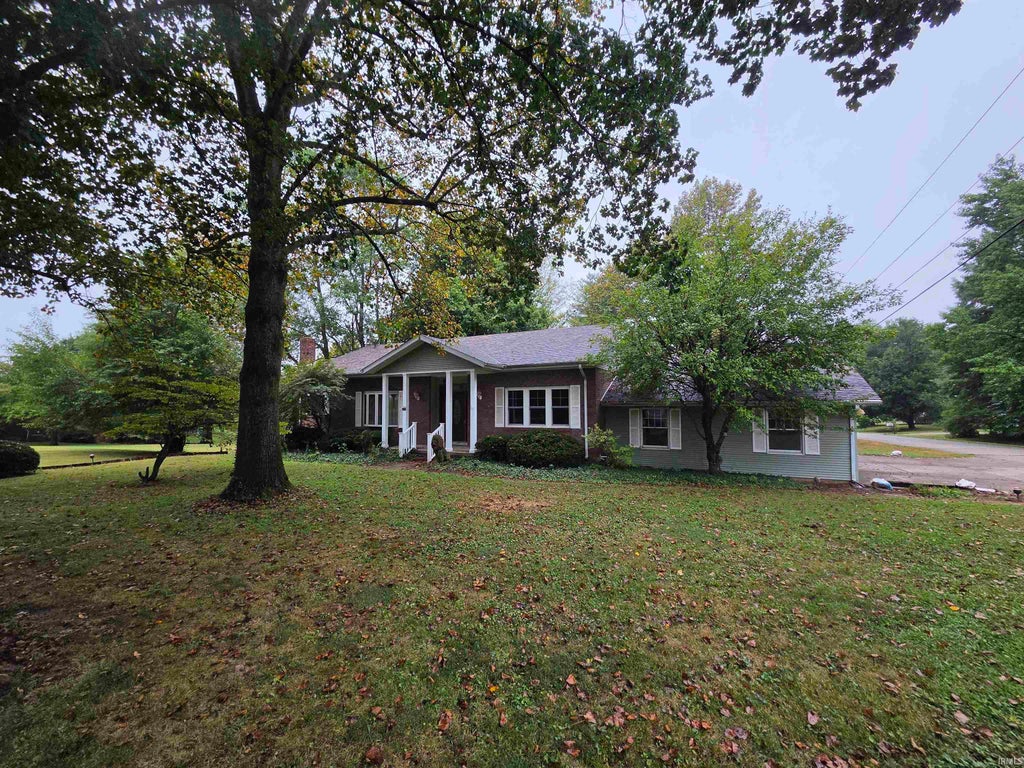 Photo of 3311 E Warren Circle CIR, Vincennes, IN 47591 (MLS # 202637440)
