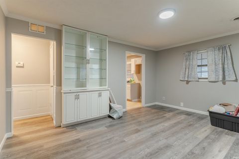 Tiny photo for 1250 Maple Court Street, Evansville, IN 47714 (MLS # 202615534)