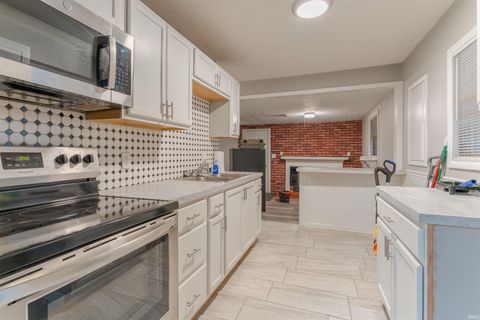 Tiny photo for 1250 Maple Court Street, Evansville, IN 47714 (MLS # 202615534)