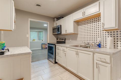 Tiny photo for 1250 Maple Court Street, Evansville, IN 47714 (MLS # 202615534)