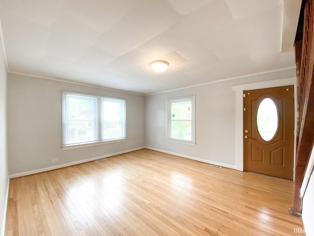 Photo of 108 E Cottage Grove Avenue, Bloomington, IN 47408 (MLS # 202638287)