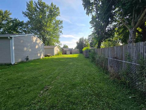 Tiny photo for 235 GREENBRIAR Street, Kokomo, IN 46901 (MLS # 202529712)