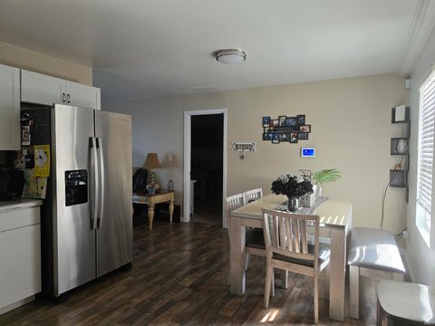 Tiny photo for 235 GREENBRIAR Street, Kokomo, IN 46901 (MLS # 202529712)