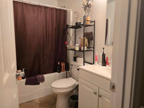 Tiny photo for 235 GREENBRIAR Street, Kokomo, IN 46901 (MLS # 202529712)