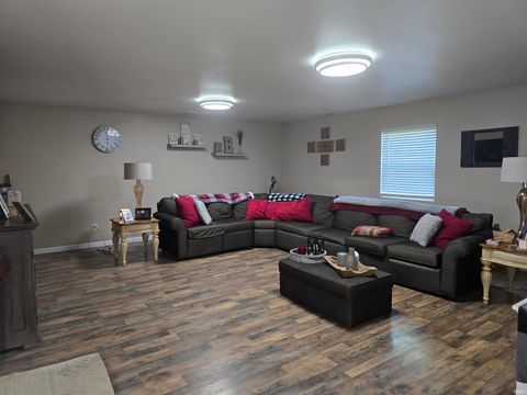 Tiny photo for 235 GREENBRIAR Street, Kokomo, IN 46901 (MLS # 202529712)