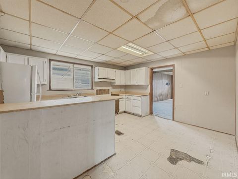 Tiny photo for 204 E Pennsylvania Street, Shelbyville, IN 46176 (MLS # 202611932)