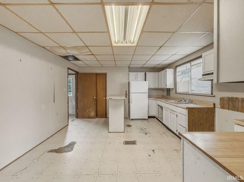 Tiny photo for 204 E Pennsylvania Street, Shelbyville, IN 46176 (MLS # 202611932)