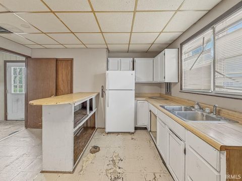 Tiny photo for 204 E Pennsylvania Street, Shelbyville, IN 46176 (MLS # 202611932)