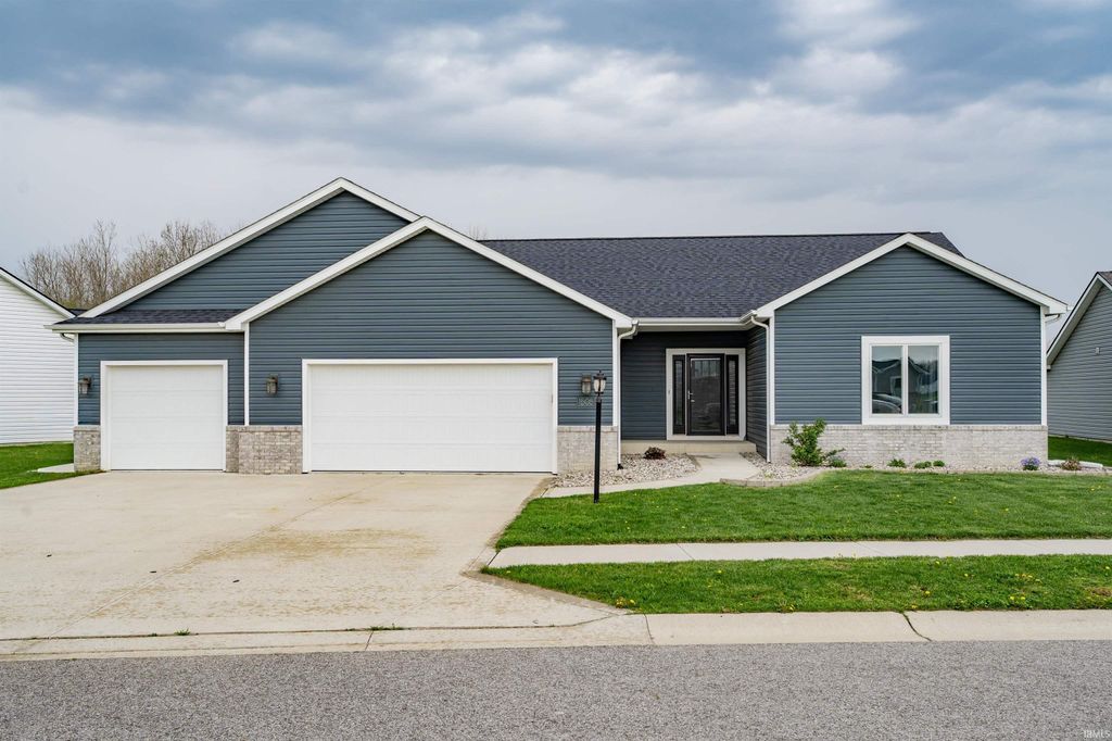 Photo of 1508 Monte Carlo Drive, Fort Wayne, IN 46845 (MLS # 202613700)