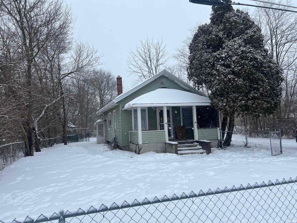 Photo of 1711 S Burlington Drive, Muncie, IN 47302 (MLS # 202603899)