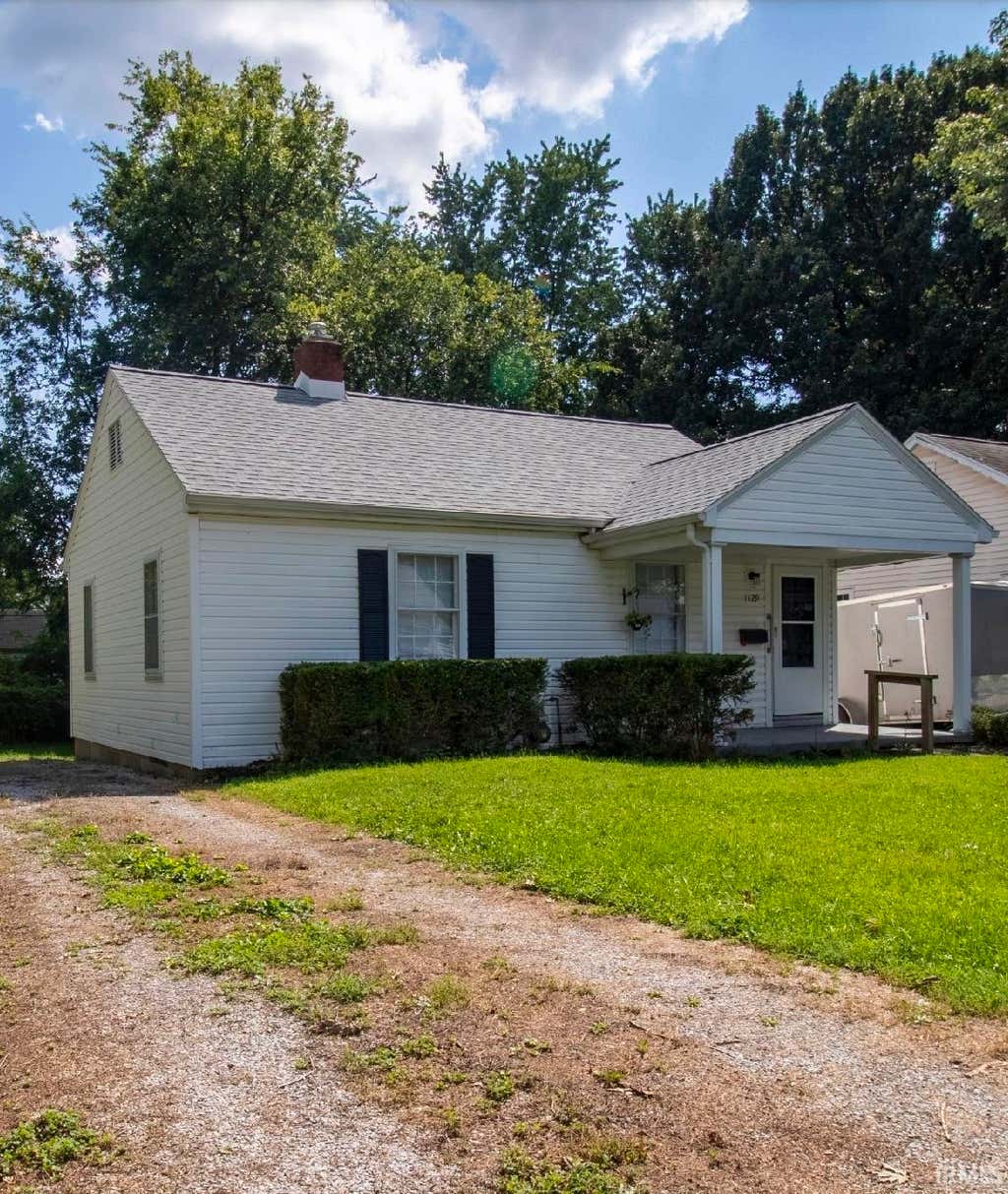 Photo of 1129 E Chandler Avenue, Evansville, IN 47714 (MLS # 202634492)