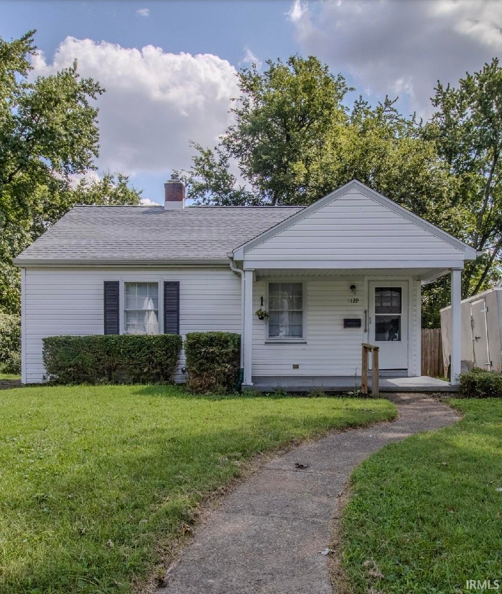 Photo of 1129 E Chandler Avenue, Evansville, IN 47714 (MLS # 202634492)