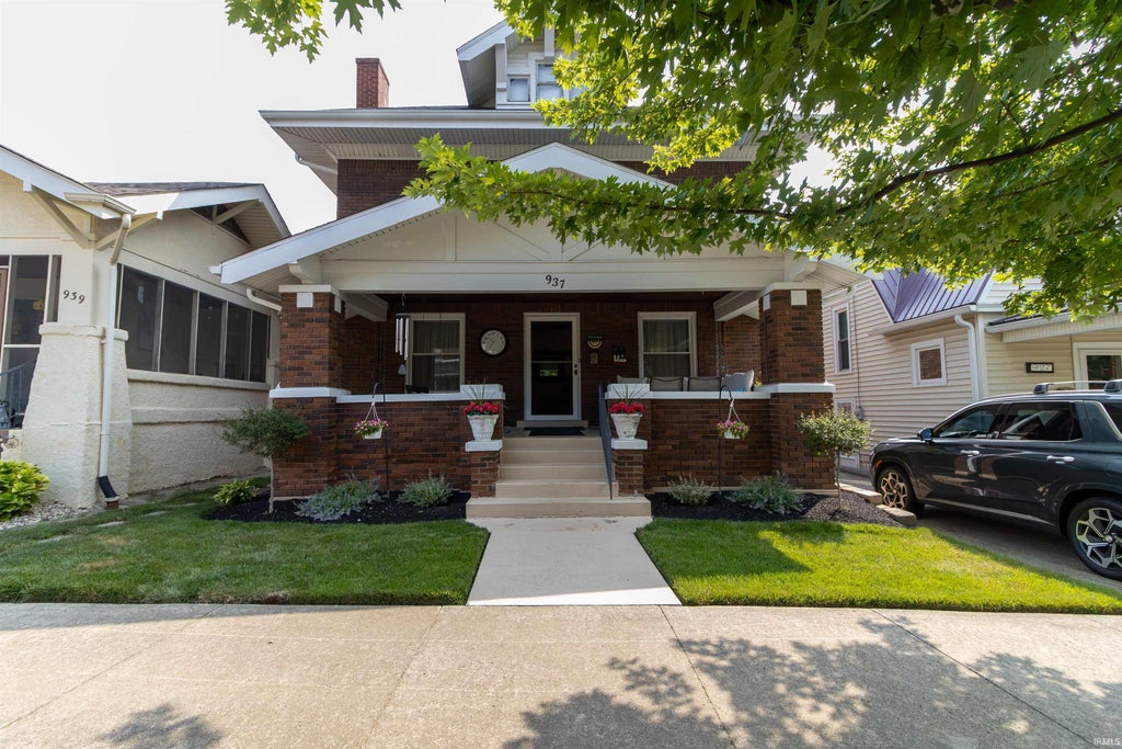 Photo of 937 Warren Street, Huntington, IN 46750 (MLS # 202630109)