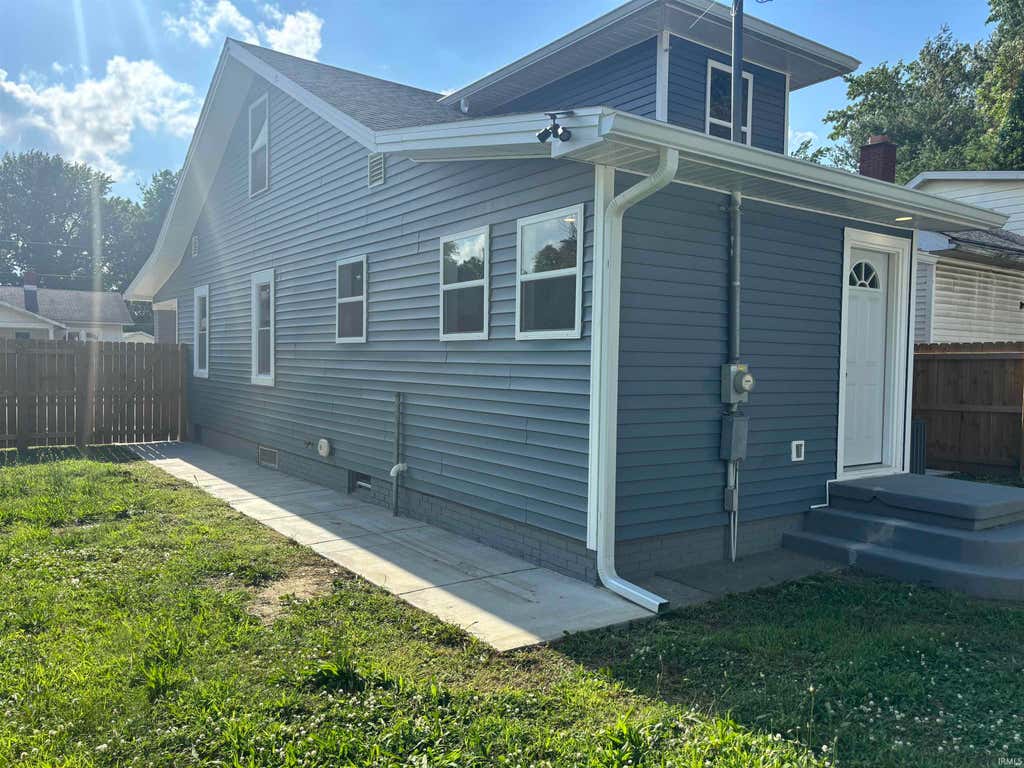 Photo of 1612 S Fares Avenue, Evansville, IN 47714 (MLS # 202622904)