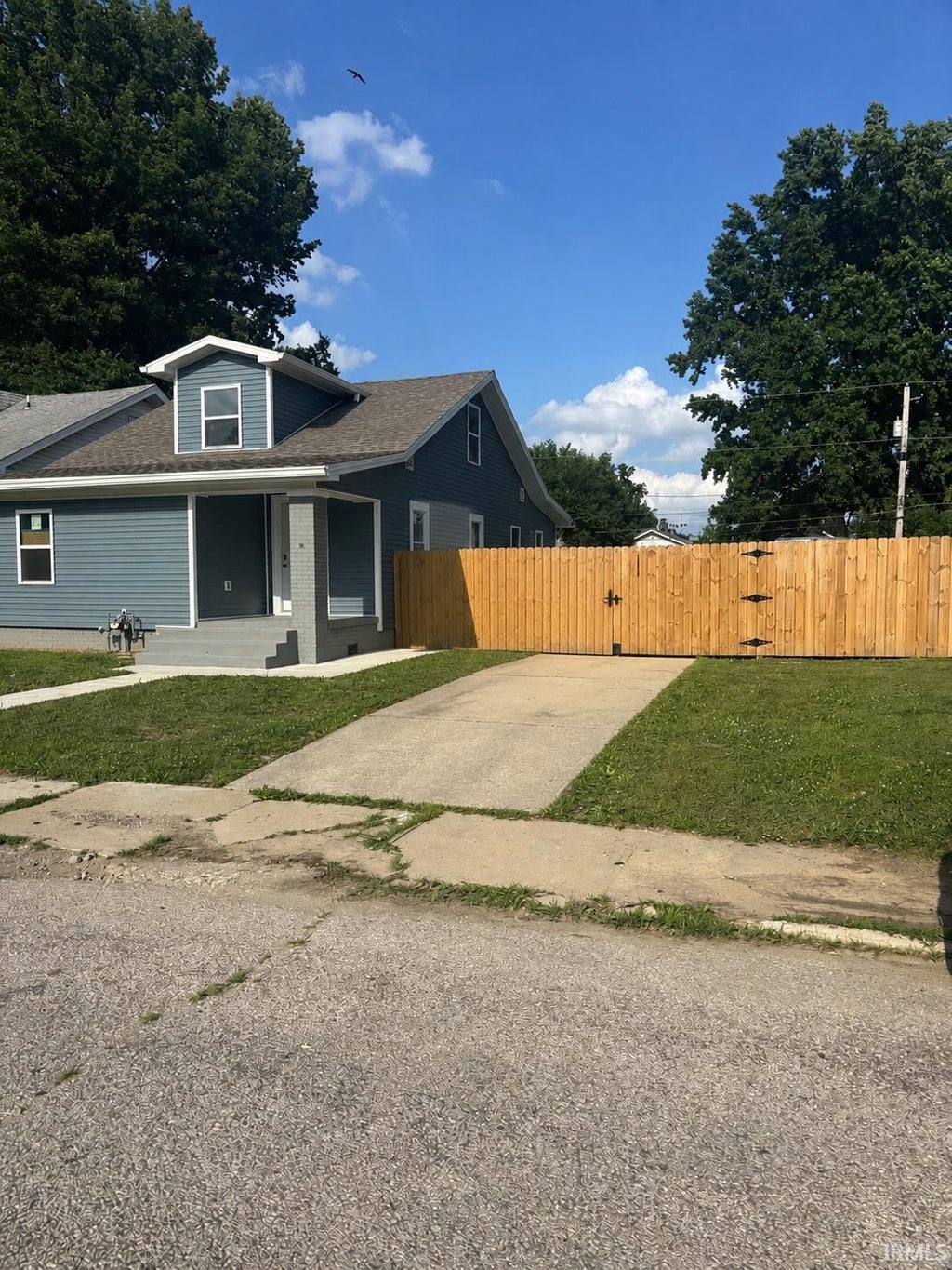 Photo of 1612 S Fares Avenue, Evansville, IN 47714 (MLS # 202622904)
