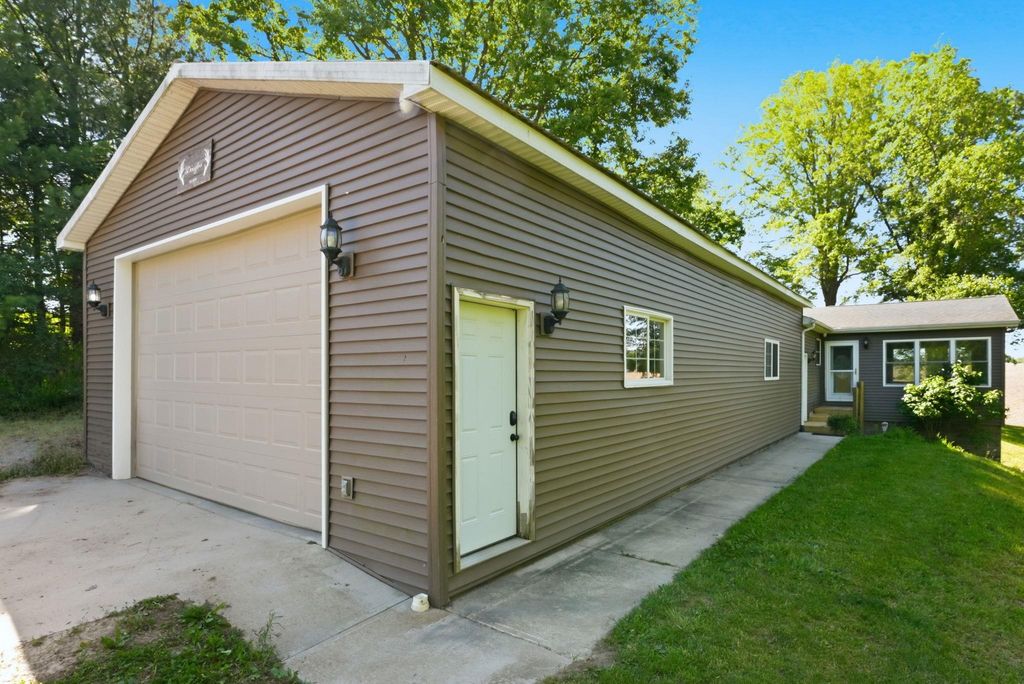 Photo of 4801 W Plattner Road, Columbia City, IN 46725 (MLS # 202621440)