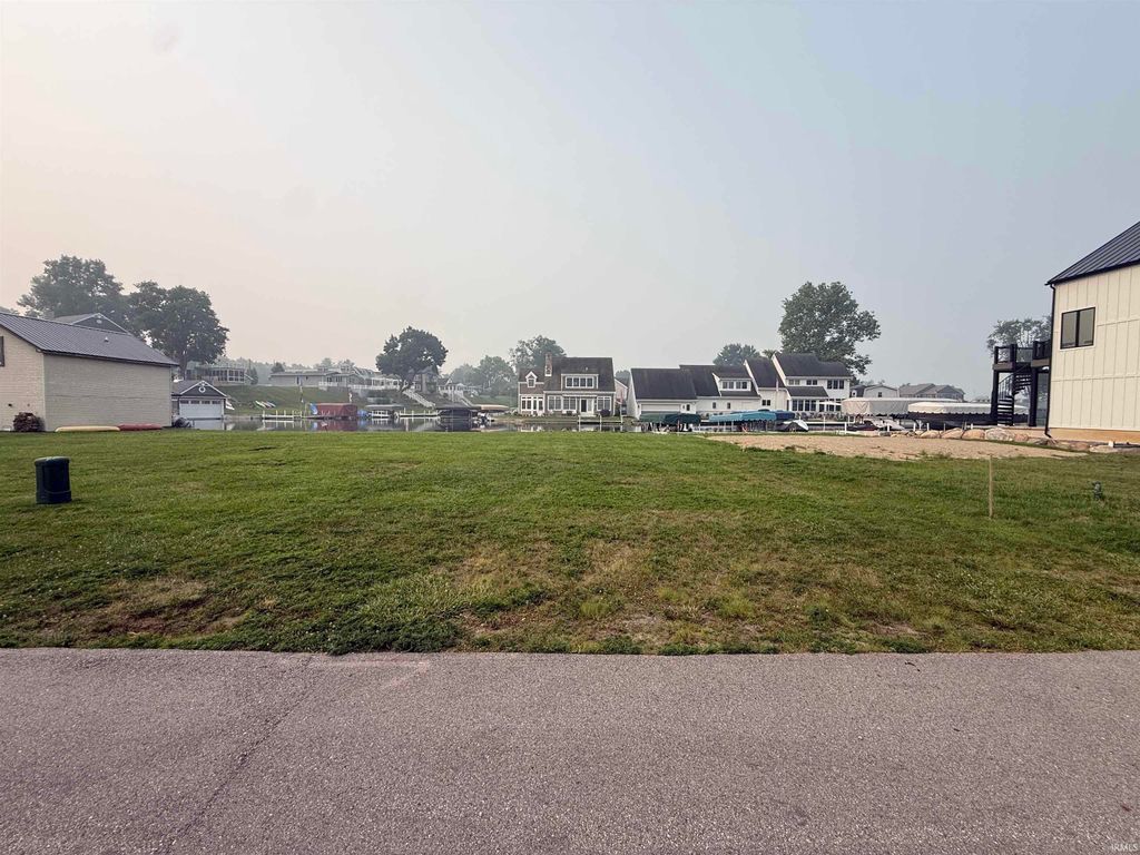 Photo of 8643 E Smith Drive #27, Syracuse, IN 46567 (MLS # 202628899)