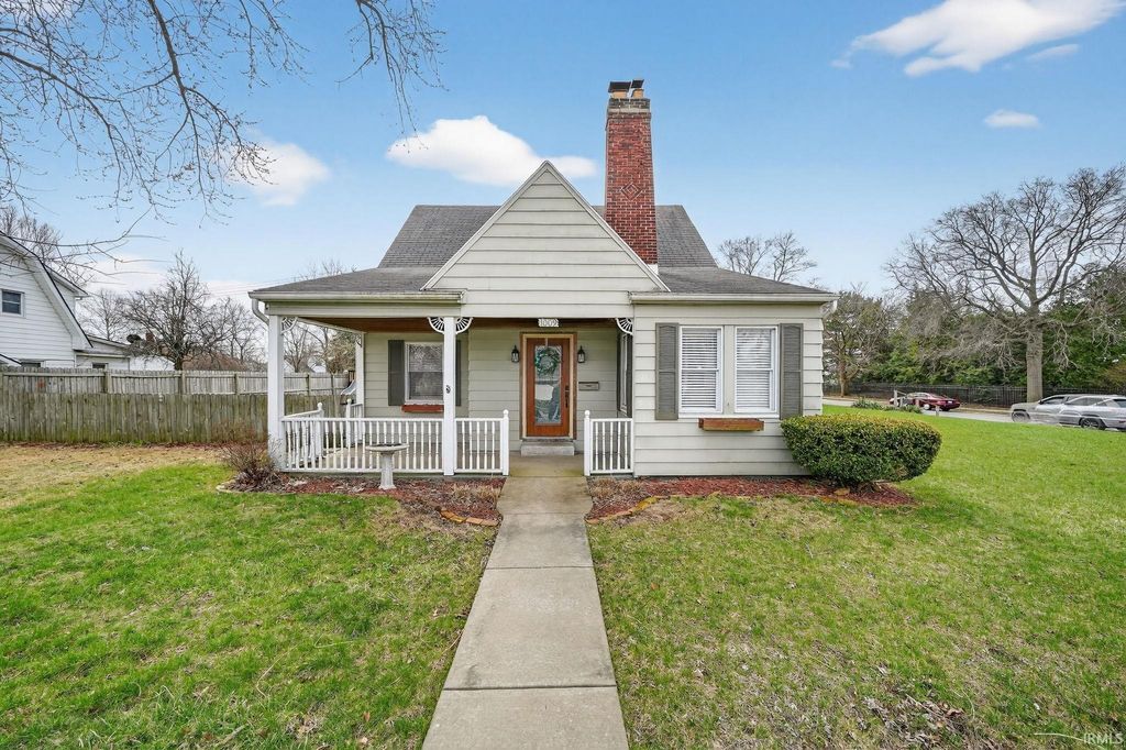 Photo of 1009 E Mishawaka Avenue, Mishawaka, IN 46544 (MLS # 202610343)