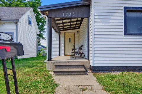 Tiny photo for 1723 N Courtland Avenue, Kokomo, IN 46901 (MLS # 202535401)