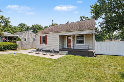 Tiny photo for 54218 N Ironwood Road, South Bend, IN 46635 (MLS # 202637269)