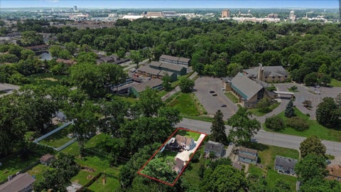 Tiny photo for 54218 N Ironwood Road, South Bend, IN 46635 (MLS # 202637269)