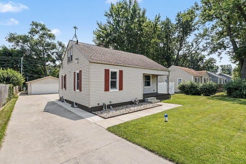 Tiny photo for 54218 N Ironwood Road, South Bend, IN 46635 (MLS # 202637269)