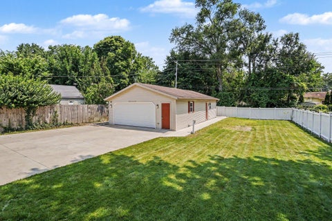 Tiny photo for 54218 N Ironwood Road, South Bend, IN 46635 (MLS # 202637269)