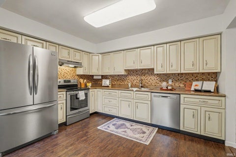 Tiny photo for 2500 Topsfield Road #603, South Bend, IN 46614 (MLS # 202638882)