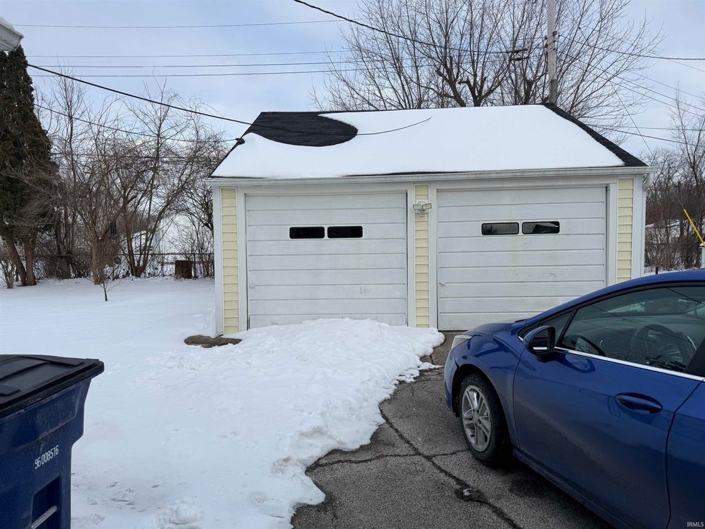 Photo of 820 N Oxford Drive, Marion, IN 46952 (MLS # 202603534)