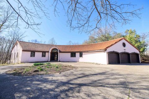 Photo of 1414 E Rhorer Road, Bloomington, IN 47401 (MLS # 202610785)