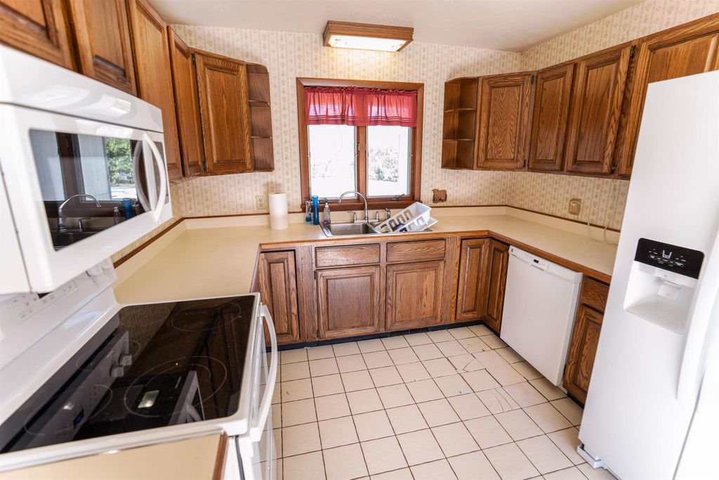 Photo of 5020 S Woodland E Drive, North Judson, IN 46366 (MLS # 202610453)