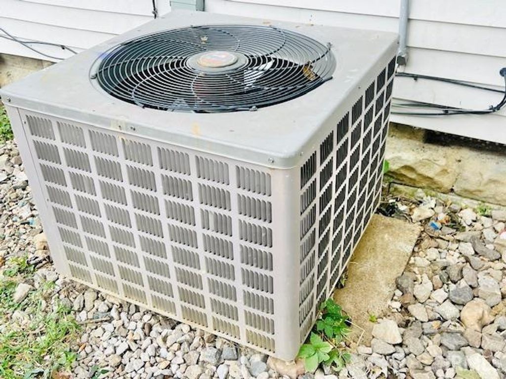 Photo of 1216 Edgar Street, Evansville, IN 47710 (MLS # 202538165)