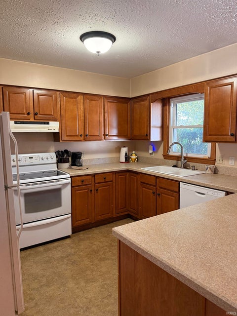 Tiny photo for 841 Hochgesang Avenue, Jasper, IN 47546 (MLS # 202642102)