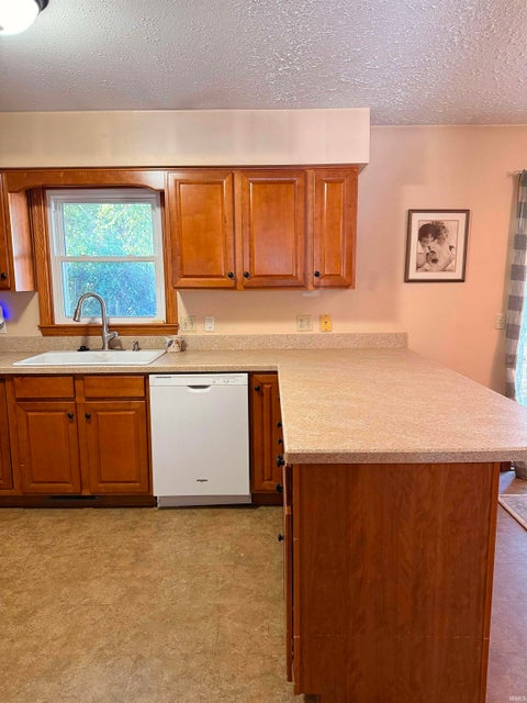 Tiny photo for 841 Hochgesang Avenue, Jasper, IN 47546 (MLS # 202642102)