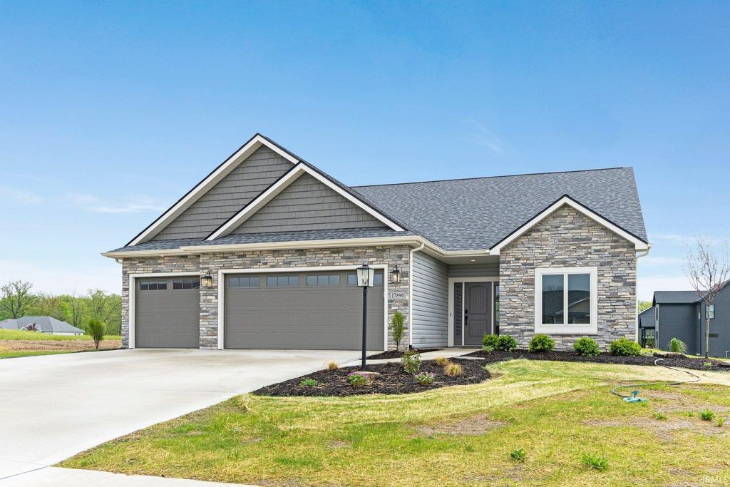 Photo of 17890 Carne Cove, Leo, IN 46765 (MLS # 202548471)