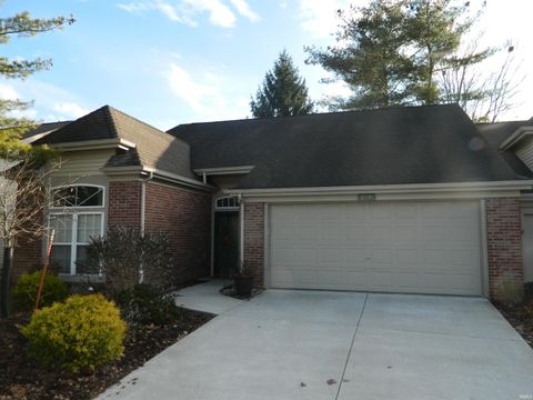 Photo of 618 E Moss Creek Court, Bloomington, IN 47401 (MLS # 202549502)
