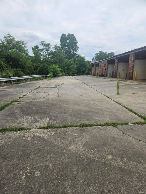 Tiny photo for 515 Bellmont RD Road, Decatur, IN 46733 (MLS # 202625578)