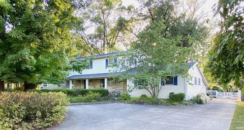 Photo of 801 Plaza Drive, Evansville, IN 47715 (MLS # 202544041)