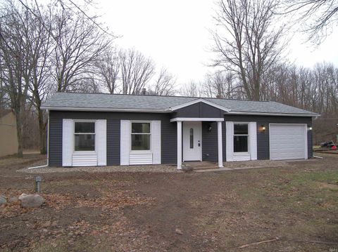 Photo of 1820 Michaels Street, Warsaw, IN 46580 (MLS # 202601557)
