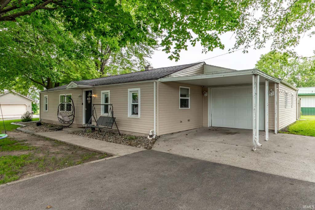 Photo of 124 N Babcock Street, Topeka, IN 46571 (MLS # 202633938)