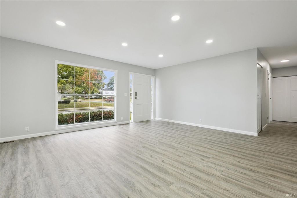 Photo of 1426 Oakdale Drive, South Bend, IN 46614 (MLS # 202540935)