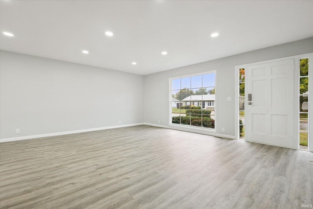 Photo of 1426 Oakdale Drive, South Bend, IN 46614 (MLS # 202540935)