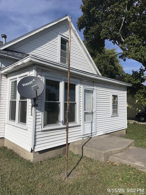 Photo of 68 E Washington Avenue, Peru, IN 46970 (MLS # 202537322)