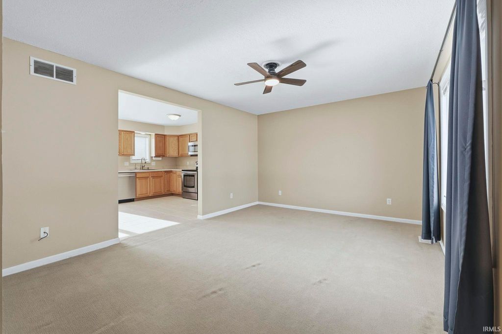 Photo of 5220 Vermont Lane, Fort Wayne, IN 46815 (MLS # 202547769)