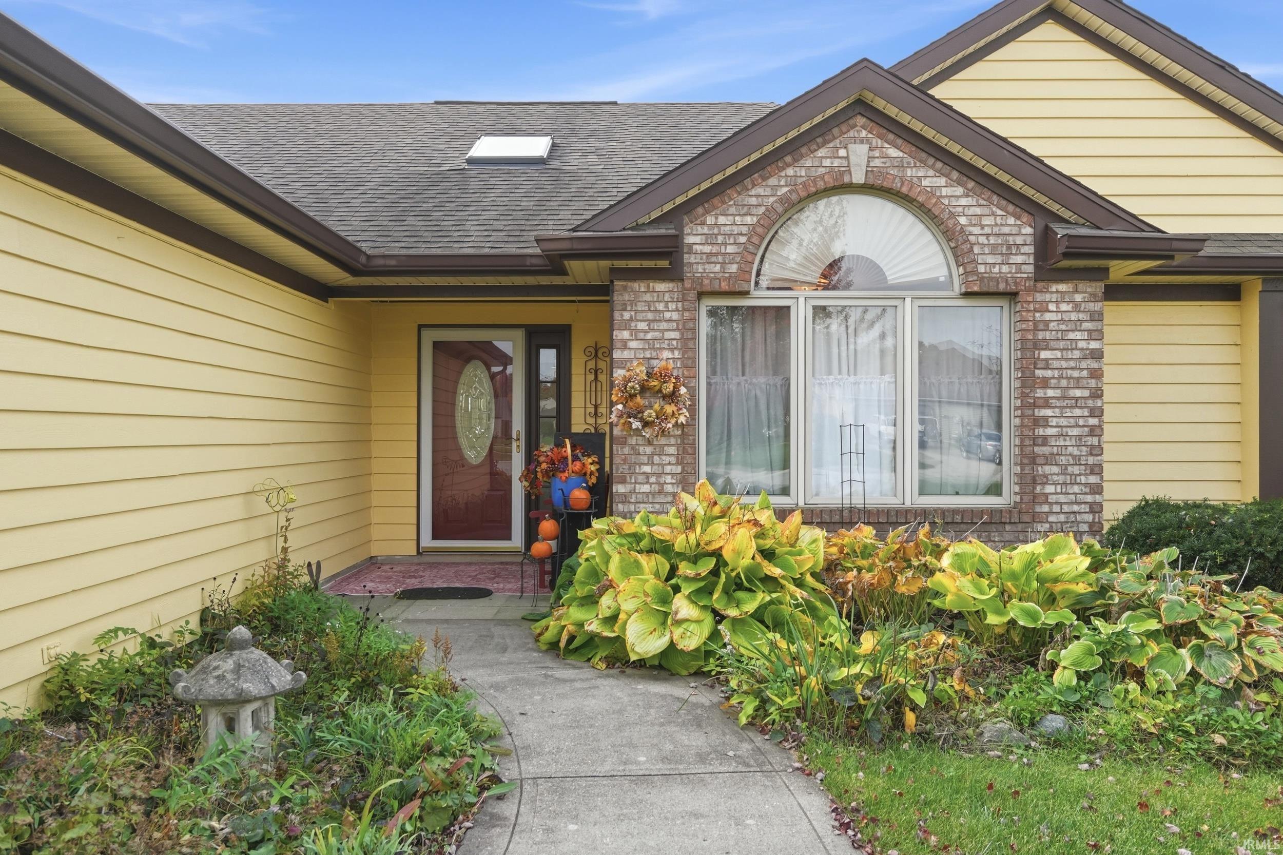 8401 Pember Brook Drive, Fort Wayne, IN 46804 | MLS 202642952 | Listing ...